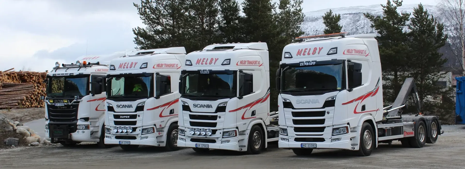 Melby Transport sin lastebilflåte for renovasjon og transport i Nord-Gudbrandsdal